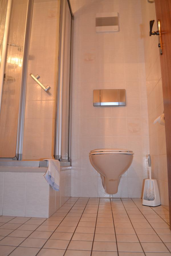 Hotel Weisser Hirsch Schwarzburg Ruang foto