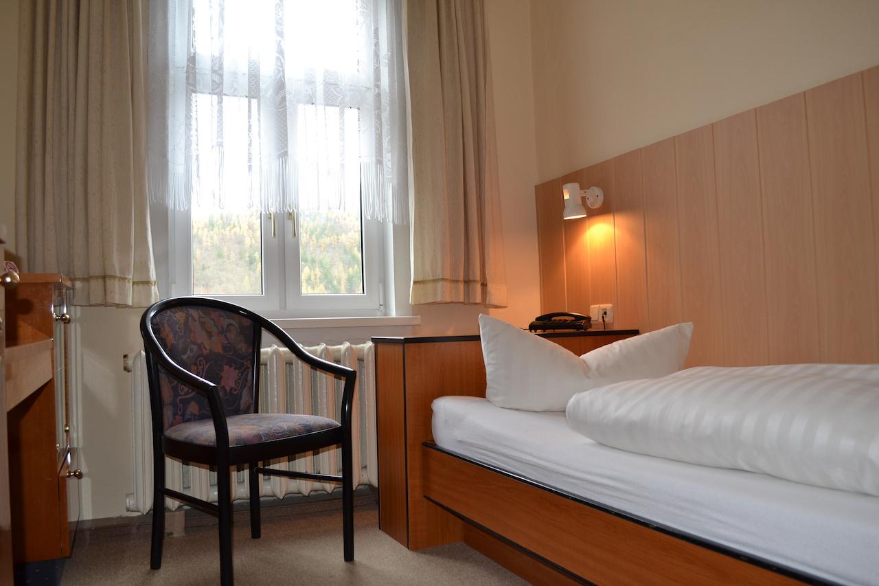 Hotel Weisser Hirsch Schwarzburg Ruang foto