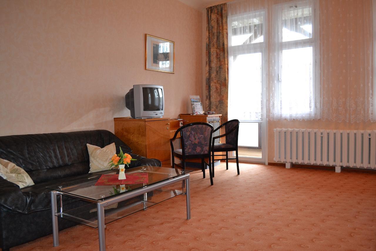 Hotel Weisser Hirsch Schwarzburg Ruang foto